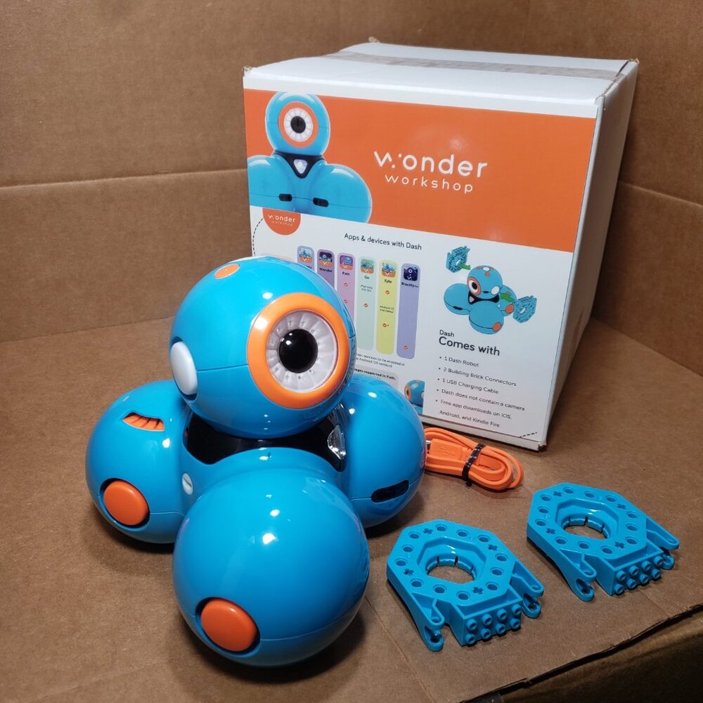 Wonder Workshop DASH Robot with 2 Brick Connectors & USB Charger